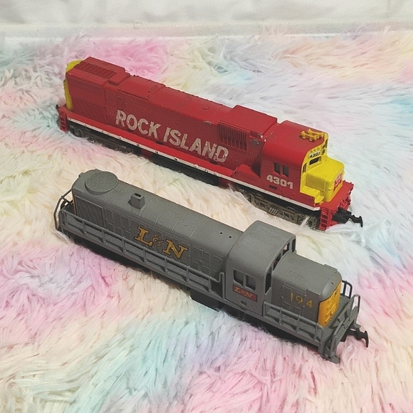Vintage Rock Island Tyco & L & N 194 AHM Train Bundle Collectible